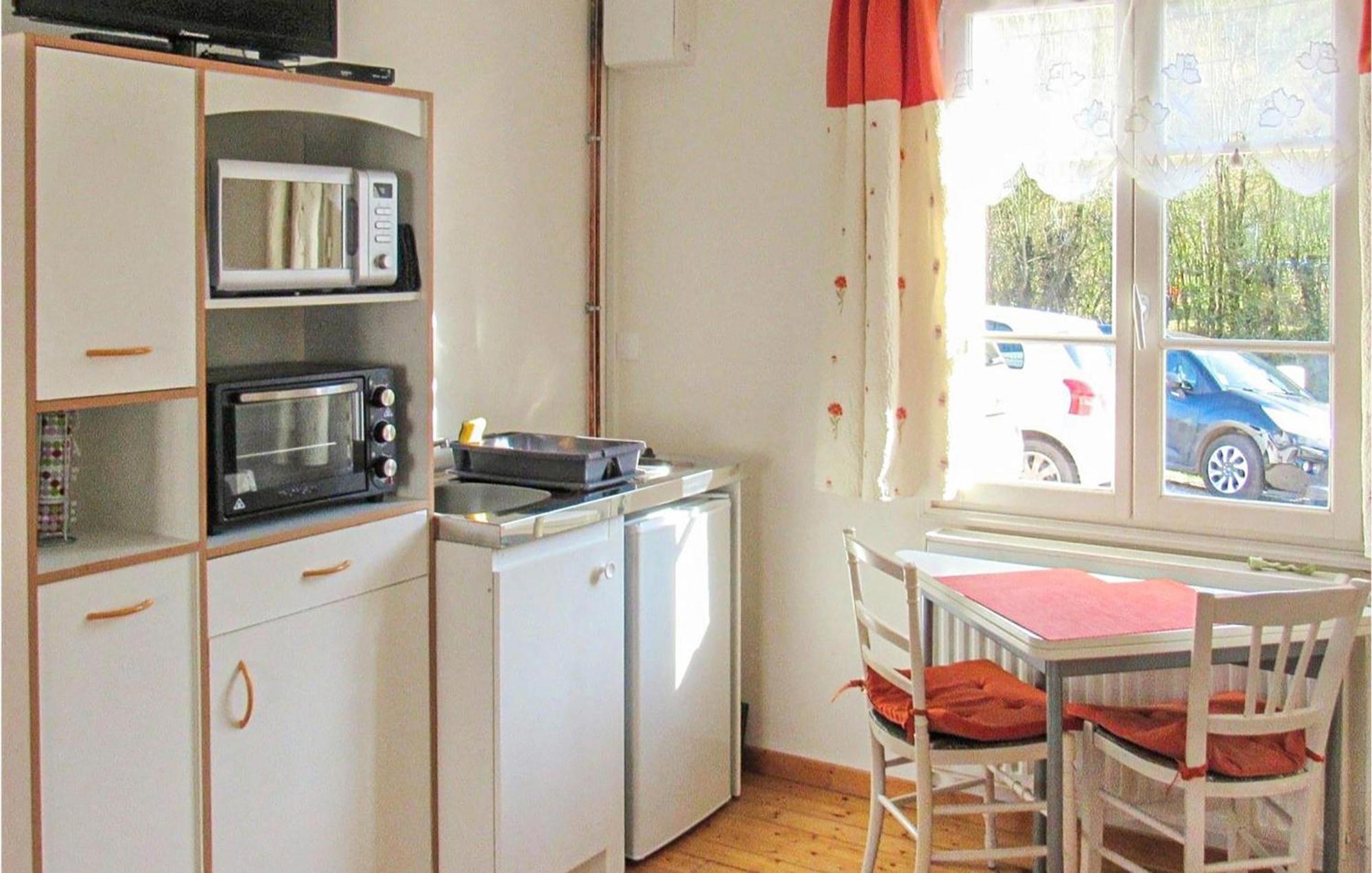 Gorgeous Apartment In Alette With Kitchenette Ngoại thất bức ảnh